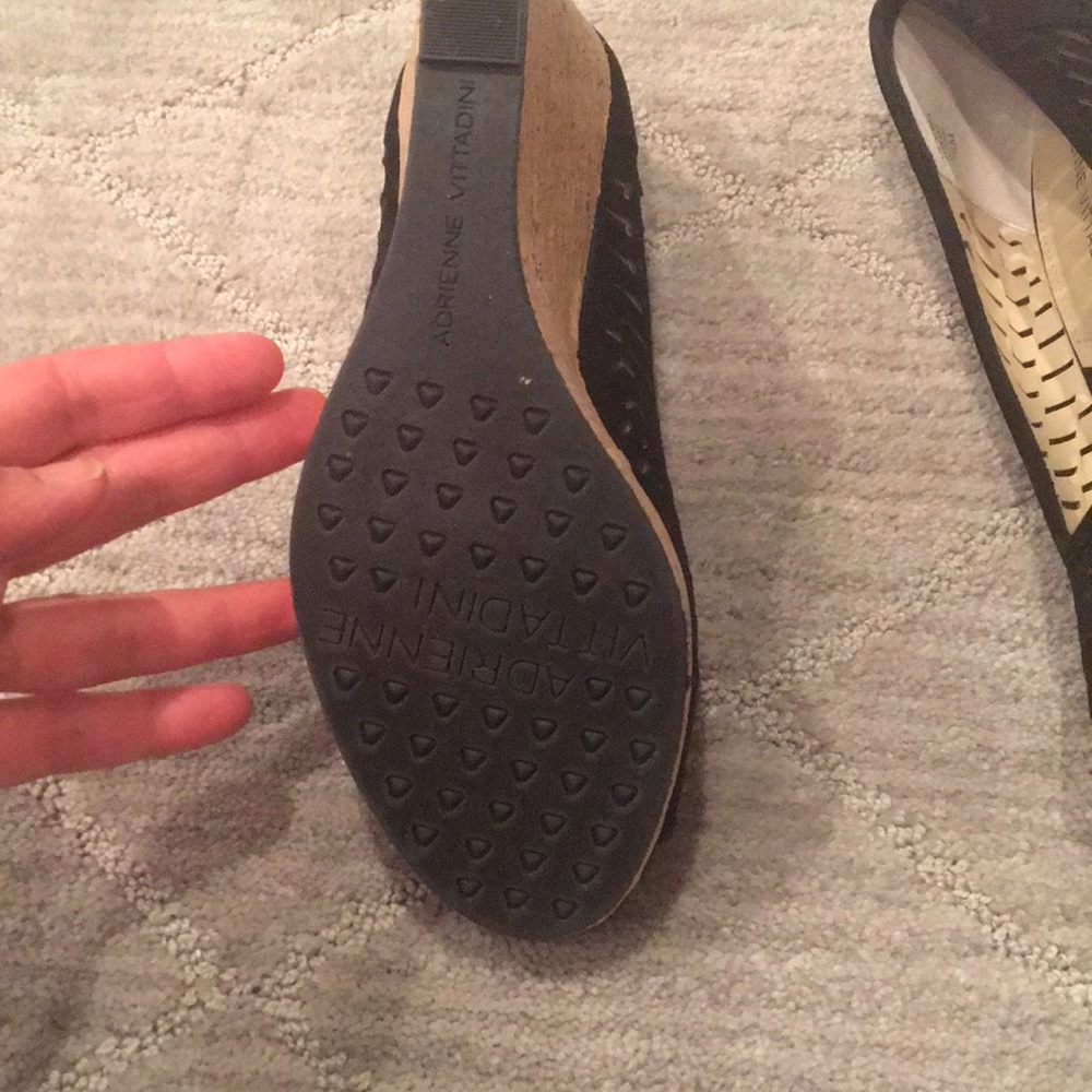 Adrienne Vittadini black wedge peep toe sandals - Picture 3 of 3